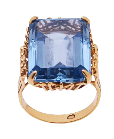 Bague AIGUE-MARINE ROYALE en Or jaune 18 Carats. Disponible chez VIRTU LUXURY.